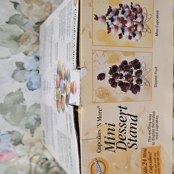 Wilton Cupcakes 'N More Mini Dessert Stand - Picture 5 of 11